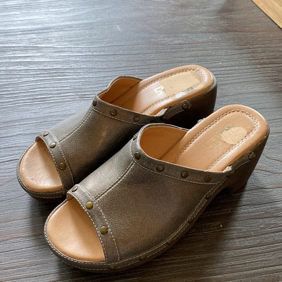 FloJo’s clogs in Bronzie gray with clunky heels. Size 7. - Picture 2 of 8